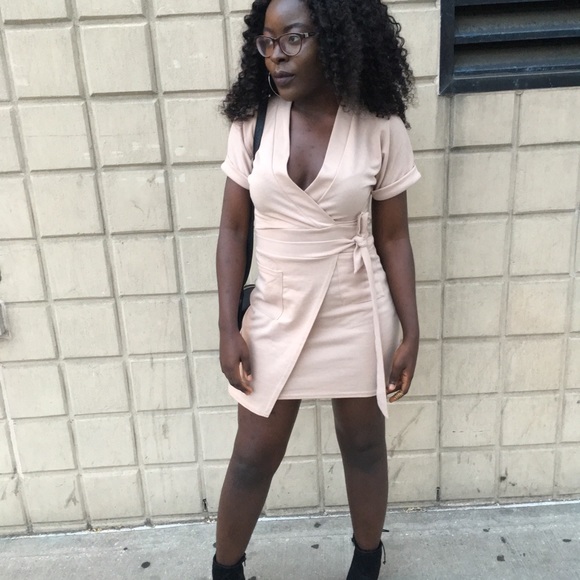 ‼️ SOLD ‼️BooHoo Khaki Tie-Waist Brunch Dress - Picture 1 of 2